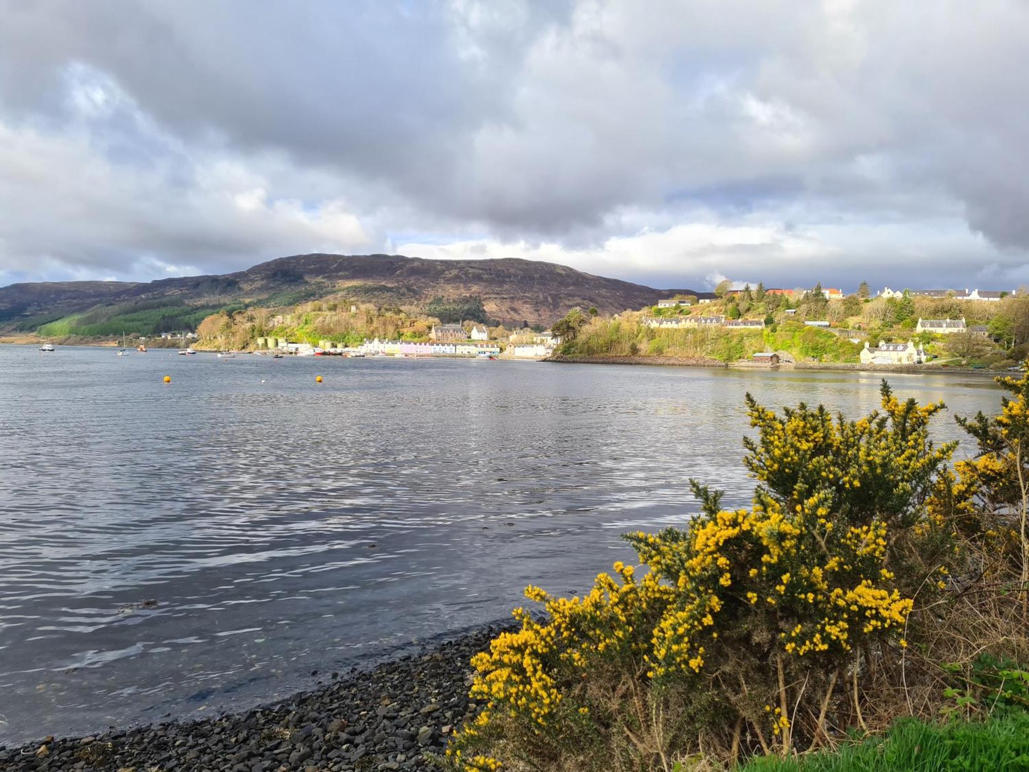 Hillend Self-Catering Apartment Portree Exterior photo